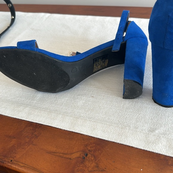 J. Adam’s blue suede sandals size 11 - Picture 3 of 3